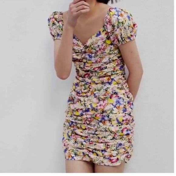 Zara Dresses & Skirts - Zara Ruched Dress with Bright Floral Print, size S